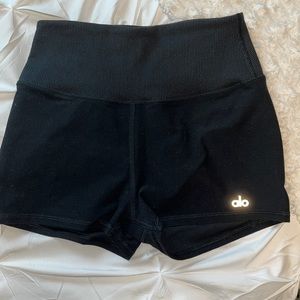 Alo Aura Soft black short